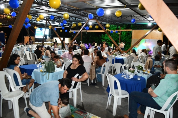Figueirão escreve um novo capítulo na educação com homenagem histórica aos professores