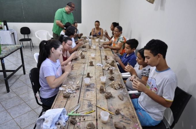 Secretaria de Assistência Social oferece oficina de cerâmica – Bichos do Pantanal.