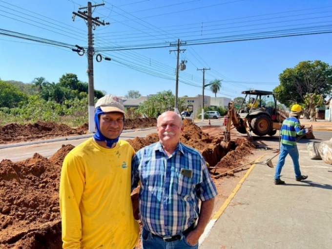 Prefeito Juvenal visita as obras de esgotamento sanitário no centro