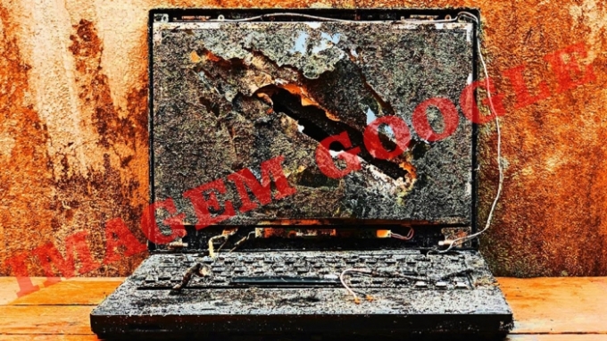 Item patrimonial do Executivo Municipal aparece danificado.