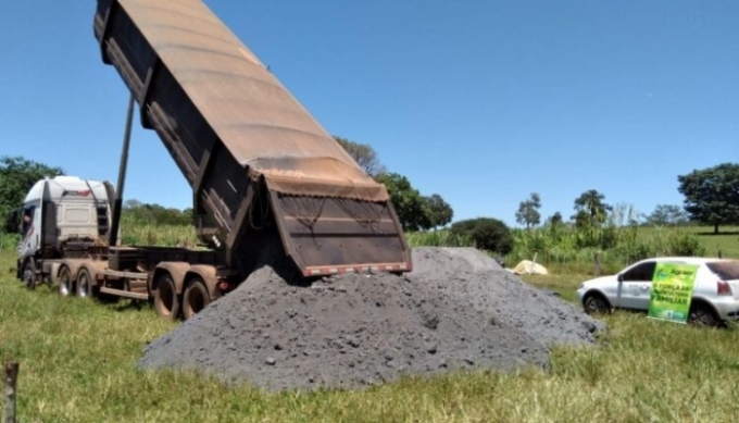 27 toneladas de calcários foi furtados em propriedade rural de Figueirão.