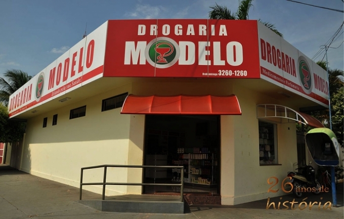 Drogaria Modelo completa 26 anos de história em Alcinópolis