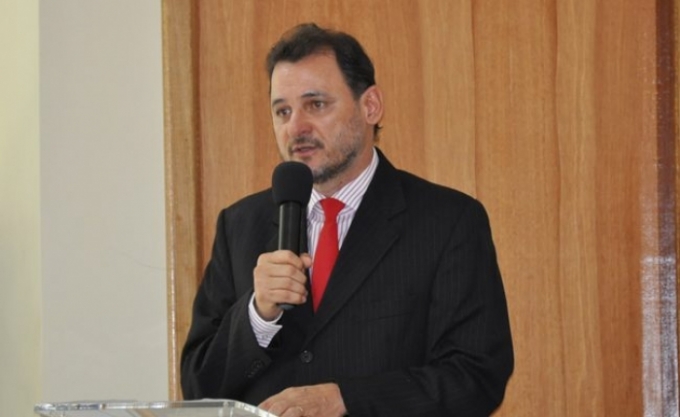 Ex-prefeito de Costa Rica é acusado por enriquecimento ilícito.