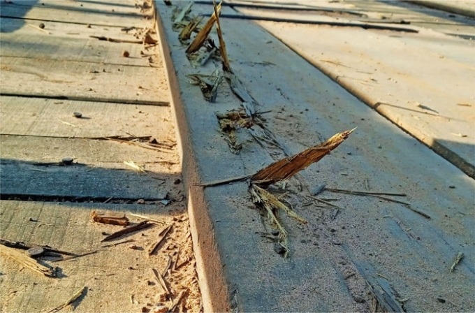 Tratorista danifica ponte na zona rural com grade niveladora em Alcinópolis