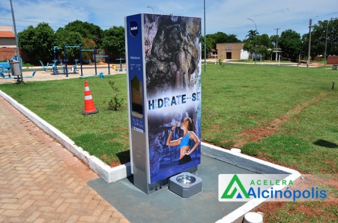 Prefeitura de Alcinópolis instala bebedouro de água gelada nas Praças.