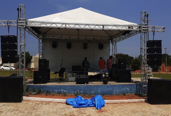 Começa a montagem da estrutura para o 1º Campeonato de Futebol Society. Começa a montagem da estrutura para o 1º Campeonato de Futebol Society.