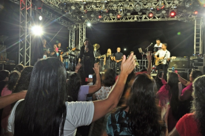 Figueirão com Cristo teve a participação da cantora gospel Antonia Gomes