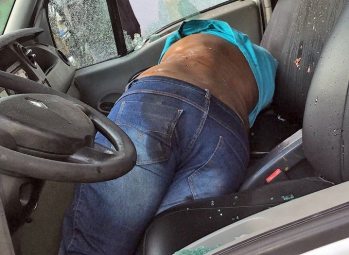Vereador de Duque de Caxias, é morto a tiros de fuzil. Vereador de Duque de Caxias, é morto a tiros de fuzil.