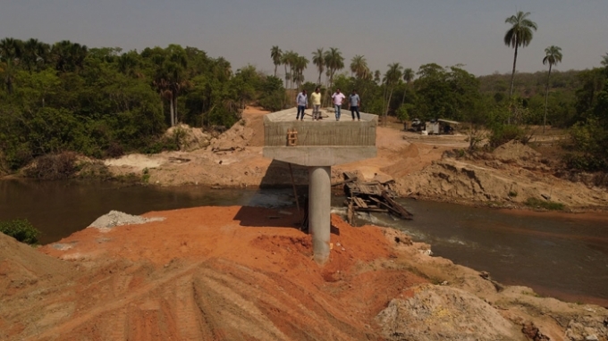 Prefeito Dalmy e secretário de obras de Figueirão, visitam ponte de concreto do Rio Jauru. Prefeito Dalmy e secretário de obras de Figueirão, visitam ponte de concreto do Rio Jauru.