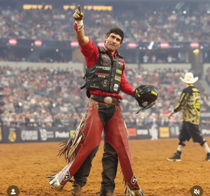 Uma das maiores lendas do rodeio, tricampeão da PBR se aposenta Uma das maiores lendas do rodeio, tricampeão da PBR se aposenta