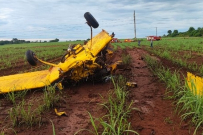 Avião cai em plantação de cana e piloto morre, em Quirinópolis Avião cai em plantação de cana e piloto morre, em Quirinópolis