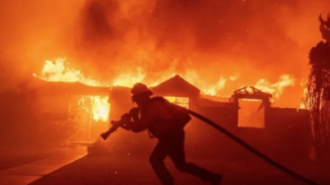 Los Angeles em alerta extremo: risco de novos incêndios é alto Los Angeles em alerta extremo: risco de novos incêndios é alto