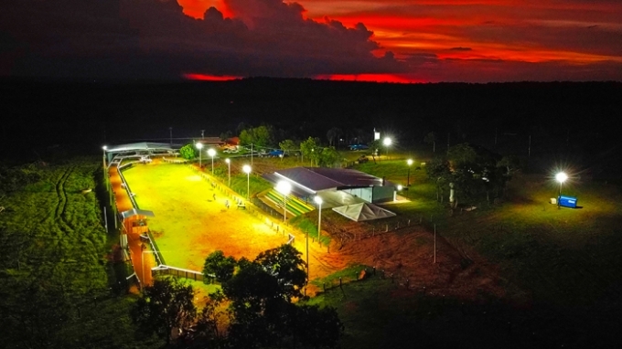 Megaestrutura: iluminação garante circuito de laço durante a noite em Figueirão Megaestrutura: iluminação garante circuito de laço durante a noite em Figueirão
