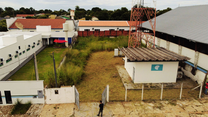 Após reportagem, empresa limpa parte de terreno em Alcinópolis Após reportagem, empresa limpa parte de terreno em Alcinópolis