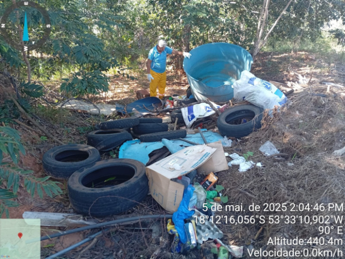 SEMDEMA realiza limpeza de área com descarte irregular de lixo no Assentamento Santa Fé SEMDEMA realiza limpeza de área com descarte irregular de lixo no Assentamento Santa Fé