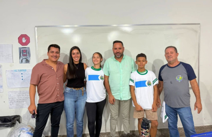 Prefeitura de Alcinópolis Entrega Novos Uniformes a Alunos da Rede Municipal Prefeitura de Alcinópolis Entrega Novos Uniformes a Alunos da Rede Municipal
