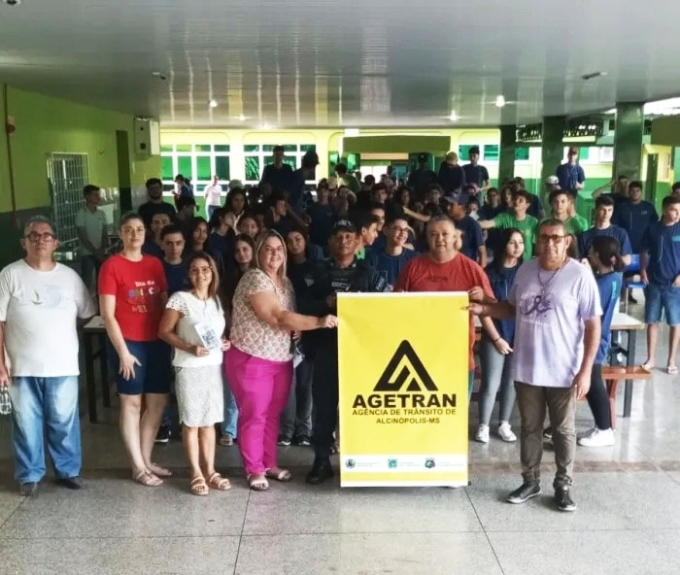 Estudantes recebem palestras e ações alusivas ao Maio Amarelo, em Alcinópolis Estudantes recebem palestras e ações alusivas ao Maio Amarelo, em Alcinópolis