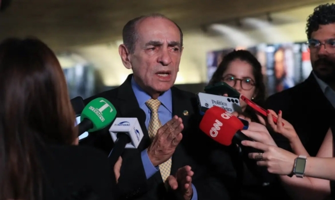CCJ do Senado aprova fim da reeleição para cargos do Executivo CCJ do Senado aprova fim da reeleição para cargos do Executivo
