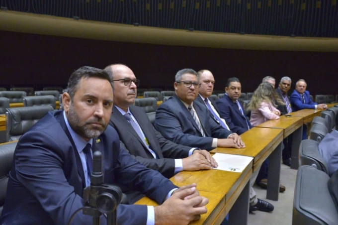 Prefeito Weliton Guimarães viaja para Brasília com comitiva de vereadores em busca de recursos para Alcinópolis Prefeito Weliton Guimarães viaja para Brasília com comitiva de vereadores em busca de recursos para Alcinópolis