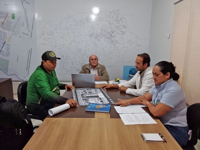 Projeto que resgata história de famílias pioneiras é apresentado ao prefeito de Figueirão Projeto que resgata história de famílias pioneiras é apresentado ao prefeito de Figueirão