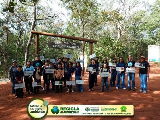 Alunos instalam placas informativas sobre fauna e flora no Monumento Natural Serra do Bom Jardim, em Alcinópolis Alunos instalam placas informativas sobre fauna e flora no Monumento Natural Serra do Bom Jardim, em Alcinópolis