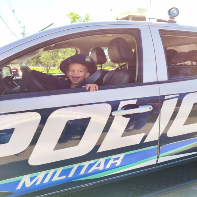 Polícia Militar participa de aniversário de menino que sonha em ser PM em Alcinópolis Polícia Militar participa de aniversário de menino que sonha em ser PM em Alcinópolis