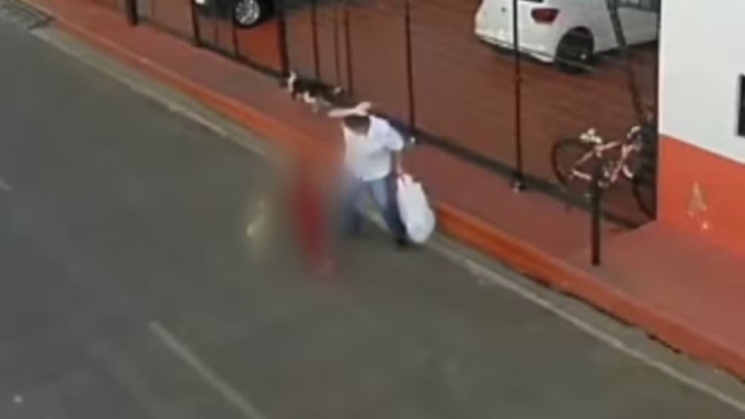 Padrasto é preso por agredir criança de 2 anos em rua de MS Padrasto é preso por agredir criança de 2 anos em rua de MS