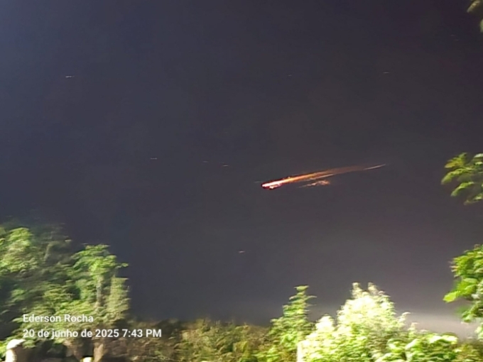 Fenômeno no céu chama a atenção e assusta moradores da região Norte de MS na noite desta sexta-feira Fenômeno no céu chama a atenção e assusta moradores da região Norte de MS na noite desta sexta-feira