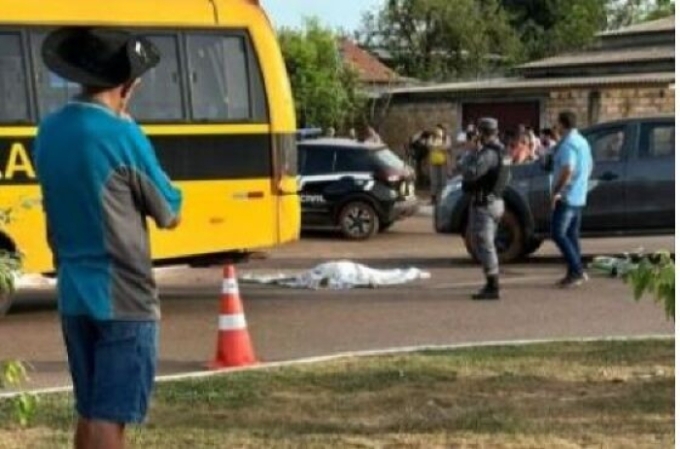 Criança de seis anos morre atropelada por ônibus escolar Criança de seis anos morre atropelada por ônibus escolar
