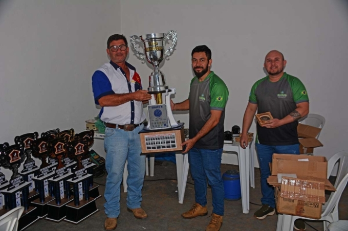 Presidente do Rancho dos Tropeiros de Figueirão recebe a empresa GLOBAL Presidente do Rancho dos Tropeiros de Figueirão recebe a empresa GLOBAL
