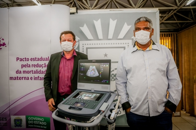Prefeito Dalmy e Vice Valter recebem aparelho de ultrassonografia do Estado.