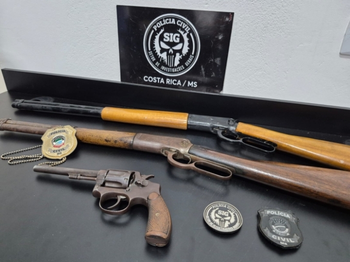 Homem foge do local de acidente por ter armas no carro, mas acaba preso em Costa Rica Homem foge do local de acidente por ter armas no carro, mas acaba preso em Costa Rica