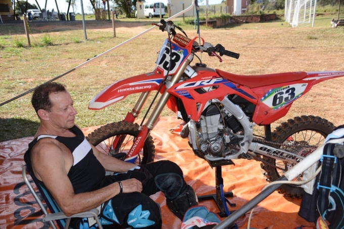Adrenalina e paixão pelo esporte marcam início da 4ª Etapa do Estadual de Motocross em Figueirão Adrenalina e paixão pelo esporte marcam início da 4ª Etapa do Estadual de Motocross em Figueirão