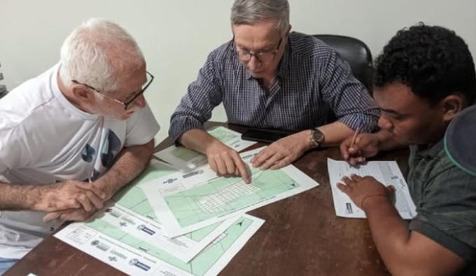 Alcinópolis recebe mapas de roteirização da coleta seletiva por meio do Programa Pró Catadores do Sebrae Alcinópolis recebe mapas de roteirização da coleta seletiva por meio do Programa Pró Catadores do Sebrae