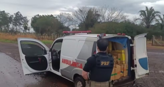 Falsa ambulância é apreendida com mais de uma tonelada de maconha em MS Falsa ambulância é apreendida com mais de uma tonelada de maconha em MS