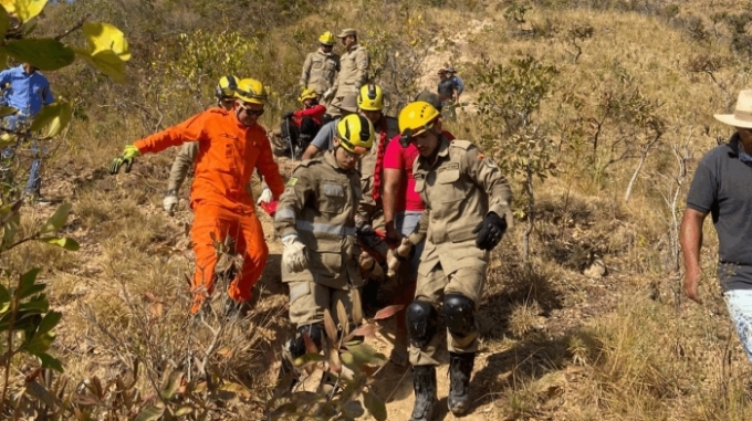 Idosa despenca 50 metros e morre ao pagar promessa durante a Romaria de Muquém Idosa despenca 50 metros e morre ao pagar promessa durante a Romaria de Muquém