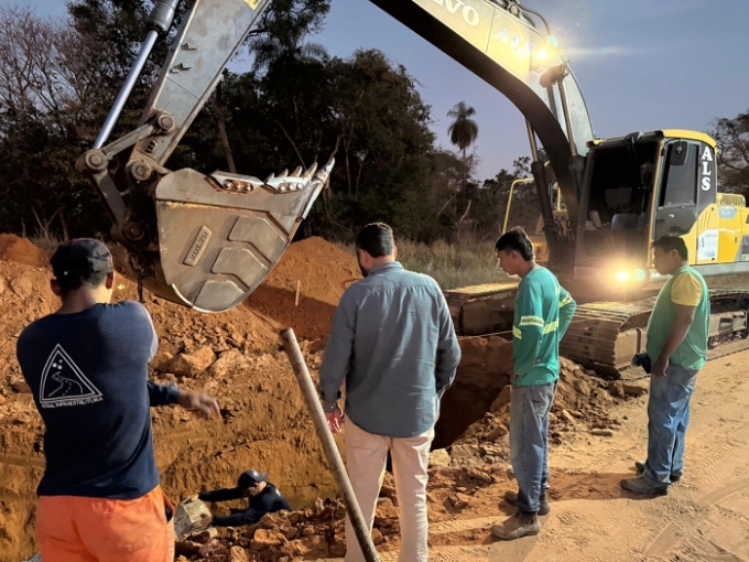 Prefeito Weliton Guimarães visita obras de drenagem no Jardim Alegre Prefeito Weliton Guimarães visita obras de drenagem no Jardim Alegre
