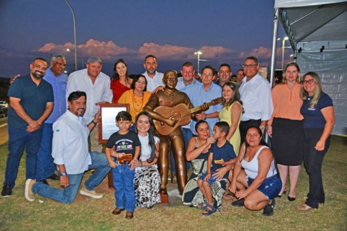 Homenagem e emoção: Alcinópolis inaugura Memorial em homenagem a Airo Barcelos Homenagem e emoção: Alcinópolis inaugura Memorial em homenagem a Airo Barcelos