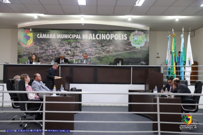 Sessão Ordinária reúne vereadores para votação de Projetos e apresentação de Indicações Sessão Ordinária reúne vereadores para votação de Projetos e apresentação de Indicações