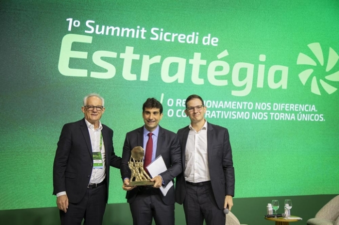 1º Summit Sicredi de Estratégia promove alinhamentos para o próximo ciclo estratégico da instituição 1º Summit Sicredi de Estratégia promove alinhamentos para o próximo ciclo estratégico da instituição