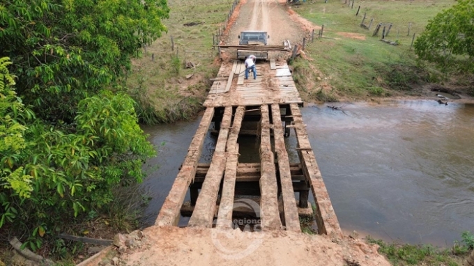 Reforma da ponte sobre o Rio Jaurizinho está em andamento em Figueirão Reforma da ponte sobre o Rio Jaurizinho está em andamento em Figueirão