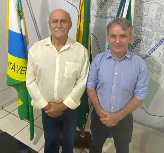 Prefeito de Figueirão e Secretário de Educação prestam homenagem ao Dia dos Professores Prefeito de Figueirão e Secretário de Educação prestam homenagem ao Dia dos Professores