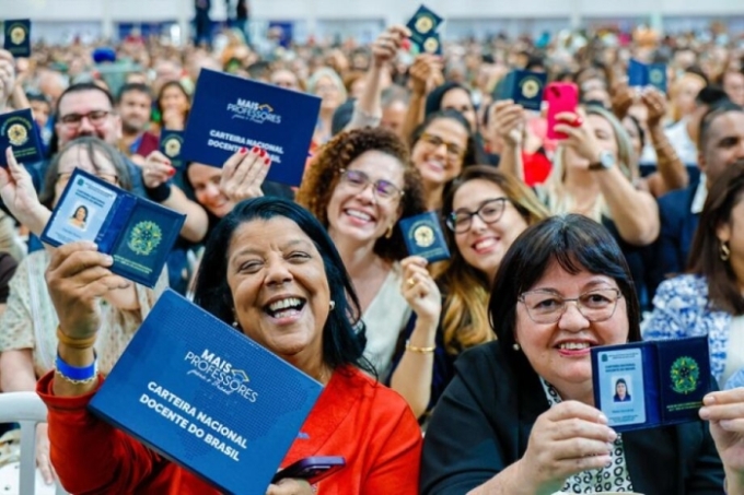 Professores já podem solicitar a Carteira Nacional do Docente; veja o passo a passo