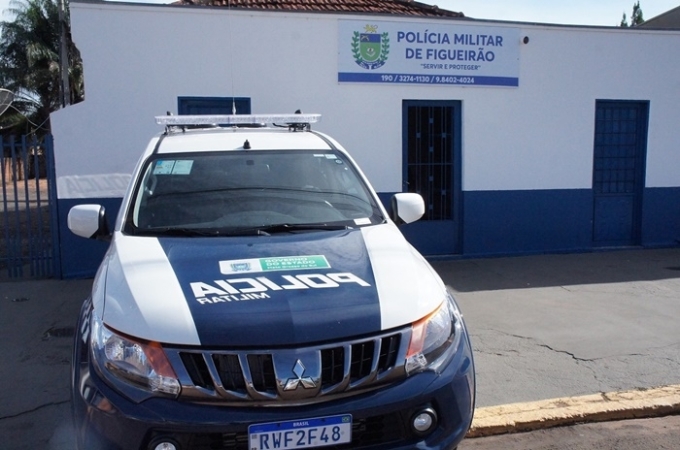 Homem é preso após invadir casa de ex e quebrar móveis, em Figueirão Homem é preso após invadir casa de ex e quebrar móveis, em Figueirão