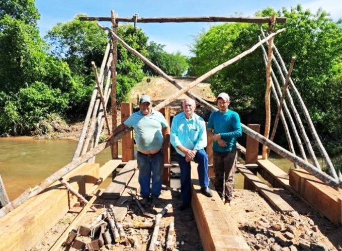 FIGUEIRÃO: Prefeito Juvenal visita reforma da ponte sobre o Rio Jauruzinho FIGUEIRÃO: Prefeito Juvenal visita reforma da ponte sobre o Rio Jauruzinho