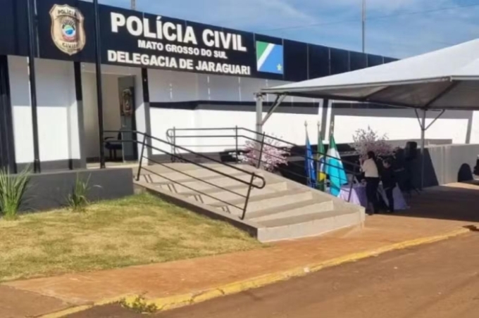 Mulher é esfaqueada mais de 10 vezes após abrigar ex-marido e colega dele em casa Mulher é esfaqueada mais de 10 vezes após abrigar ex-marido e colega dele em casa