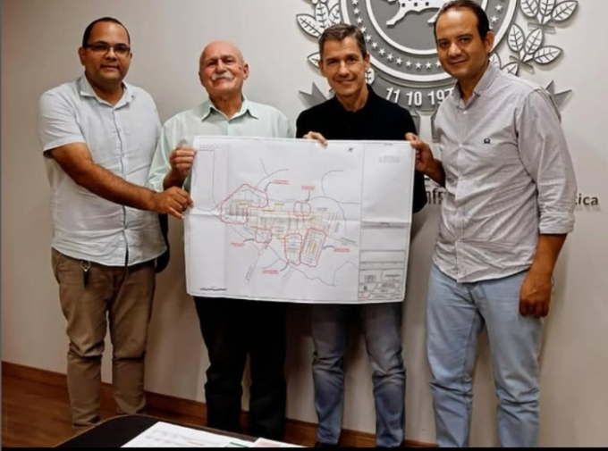 Prefeito, vice-prefeito e chefe de gabinete de Figueirão, se reuniram com secretário da AGESUL