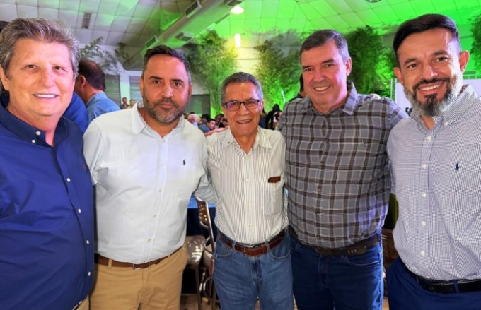 Munícipio Recebe Nova Retroescavadeira, Senador Nelsinho Trad Destaca Conquista para Alcinópolis