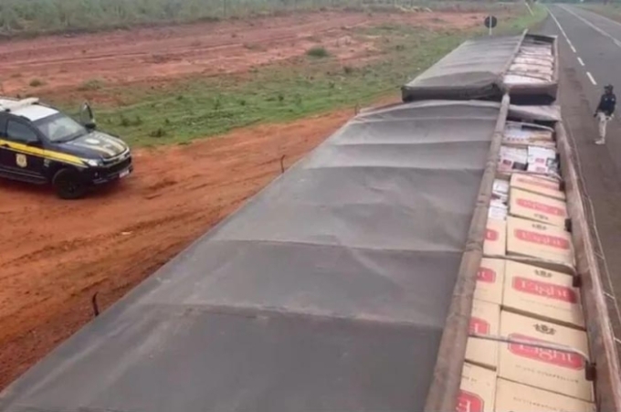 Motorista é preso contrabandeado 350 mil maços de cigarros em caminhão em Paranaíba