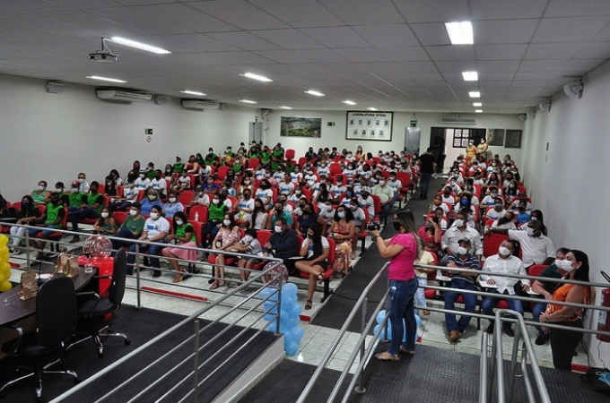 Alunos da Escola Municipal Alcino Carneiro recebem prêmio do Concurso MPT na escola 2021 etapa estadual